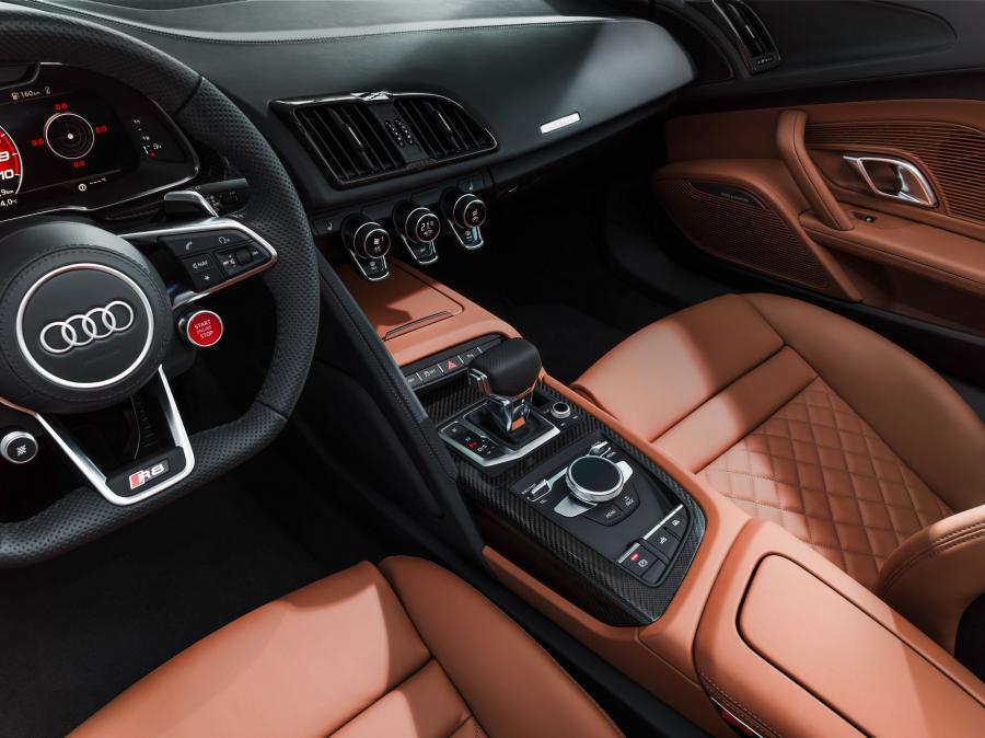 Интерьер Audi R8 V10 Performance Spyder 2019 года  (WW) (фото 5 из 30)